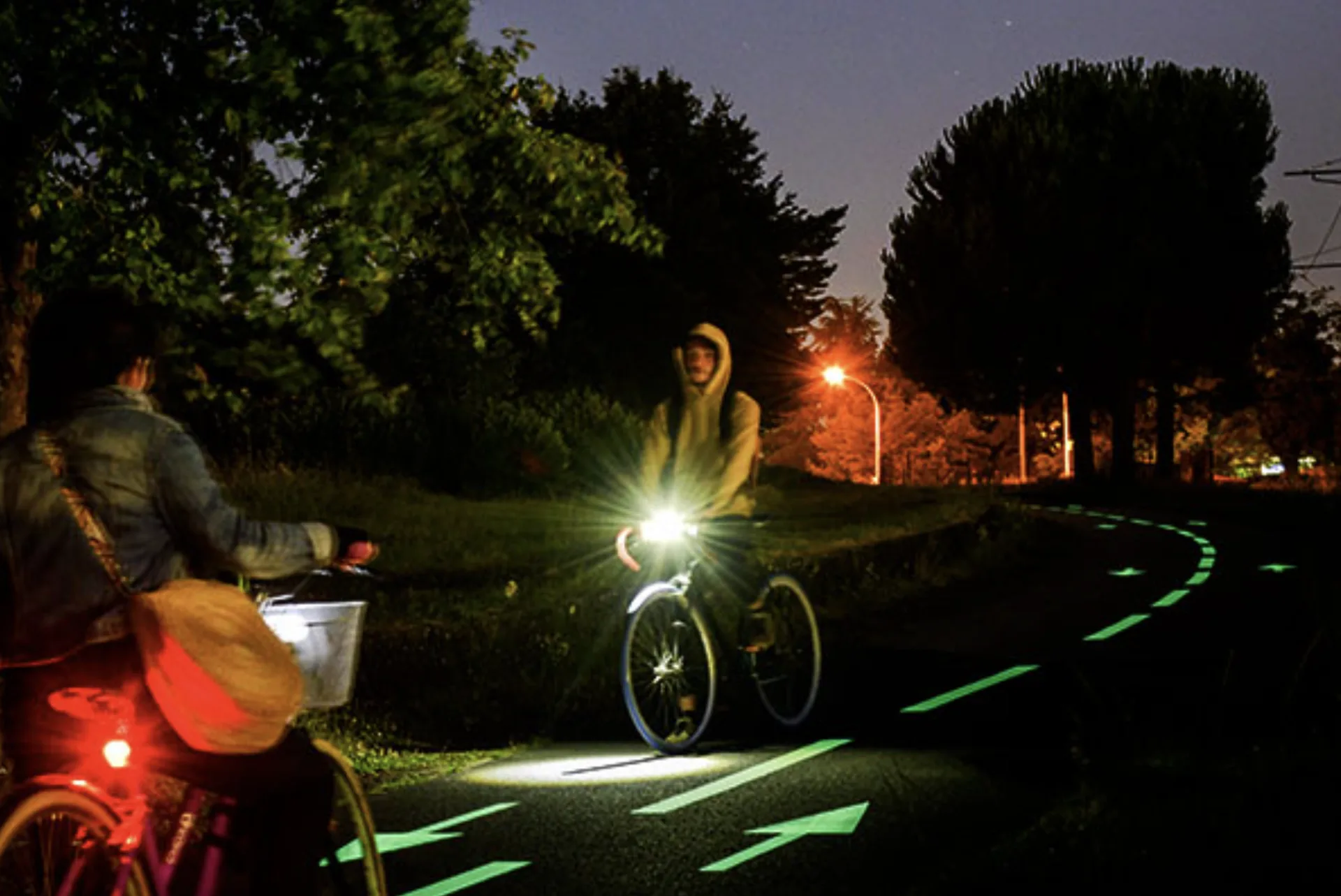 LuminoKrom glowing path